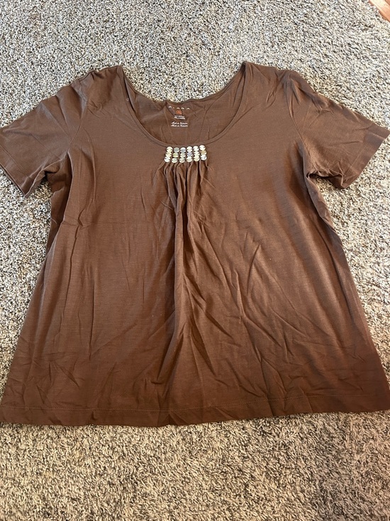 Kiara Tops - Kiara Brown Short Sleeve Scoop Neck Top with Bead Accent
